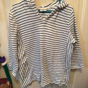 Quarter length  stripped  shirt